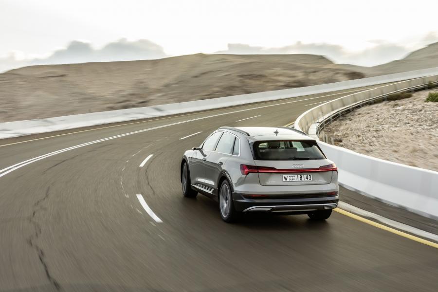  Audi e-tron 55 Quattro 2019 года  (WW) (фото 339 из 452)